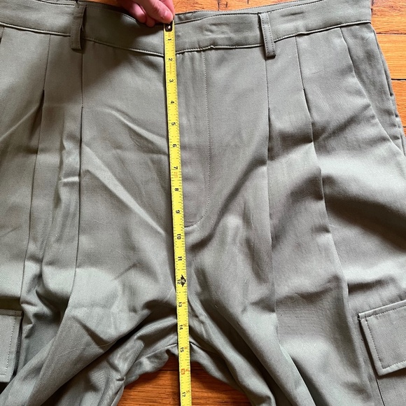 NWOT Enza Costa Sage Pleated Oversized Cargo Pant Size 26 (RUNS LARGE) Flawless - Picture 10 of 16